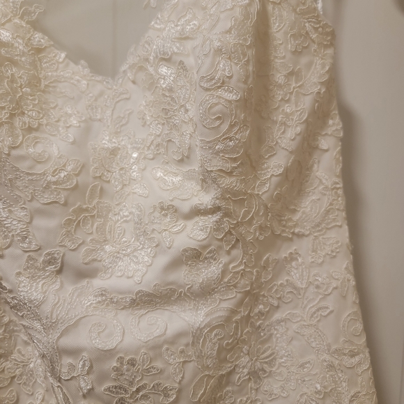 Wedding dress - Picture 3 of 5